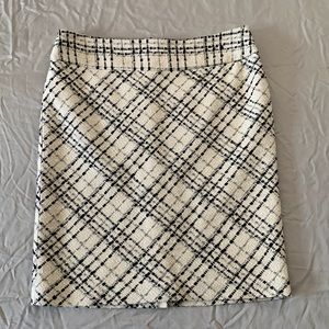 White House Black Market White/Black Tweed Skirt
